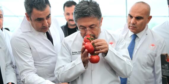 Bakan Yumaklı, Diyadin Sera TDİOSB’yi Ziyaret Etti