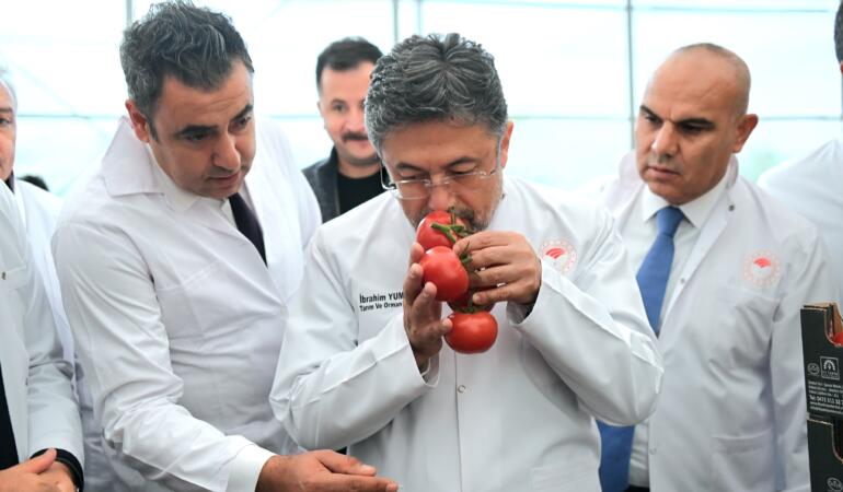 Bakan Yumaklı, Diyadin Sera TDİOSB’yi Ziyaret Etti