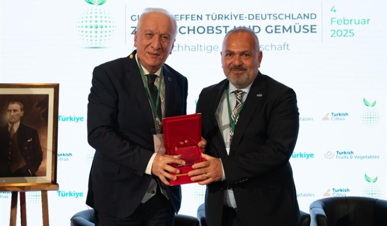 Berlin’de Türkiye-Almanya Yaş Meyve Sebze Zirvesi Gerçekleşti