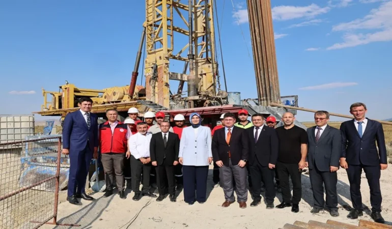Afyonkarahisar’da Türkiye’ye Örnek Jeotermal Sera Projesi Hızla İlerliyor