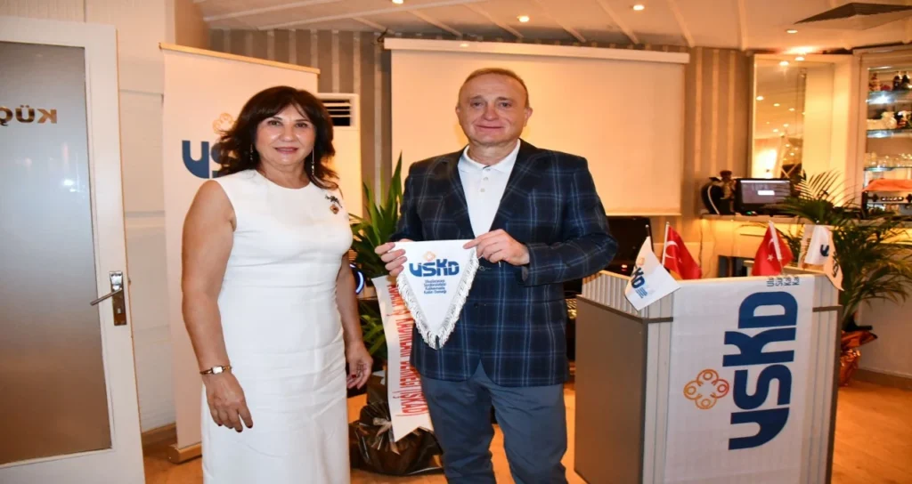 Ayla_Alkan_ve_Alphan_Manas