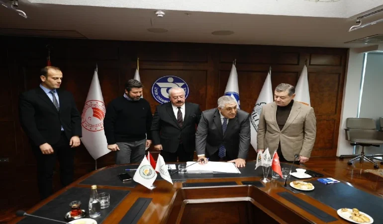 Dikili Sera Organize Tarım Bölgesi İçin Altyapı ve Isıtma Sözleşmesi GBC İnş. İle İmzalandı