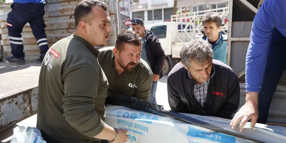 Hortumun Vurduğu Seralara Büyükşehir’den Hızlı Müdahale