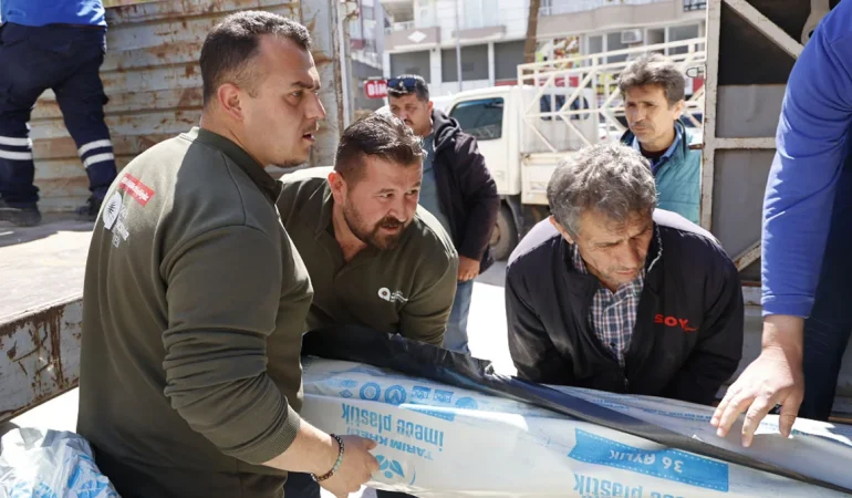 Hortumun Vurduğu Seralara Büyükşehir’den Hızlı Müdahale