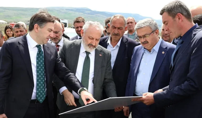 Ahmet Bağcı’dan Çay-Çobanlar-Bolvadin Jeotermal Sera Organize Tarım Bölgesi Saha Ziyareti